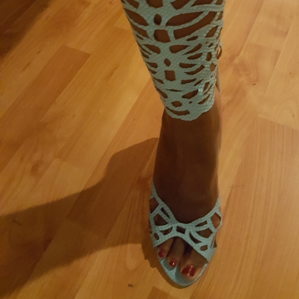 Shoes - Picture 3 of 4
